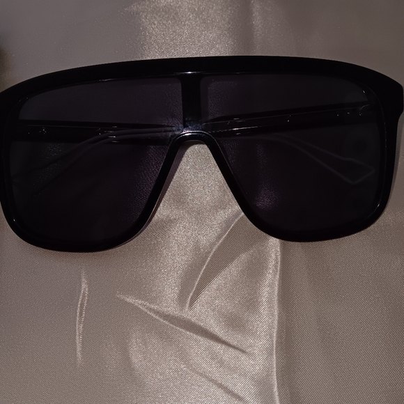 Dior Black Sunglasses - Picture 3 of 6